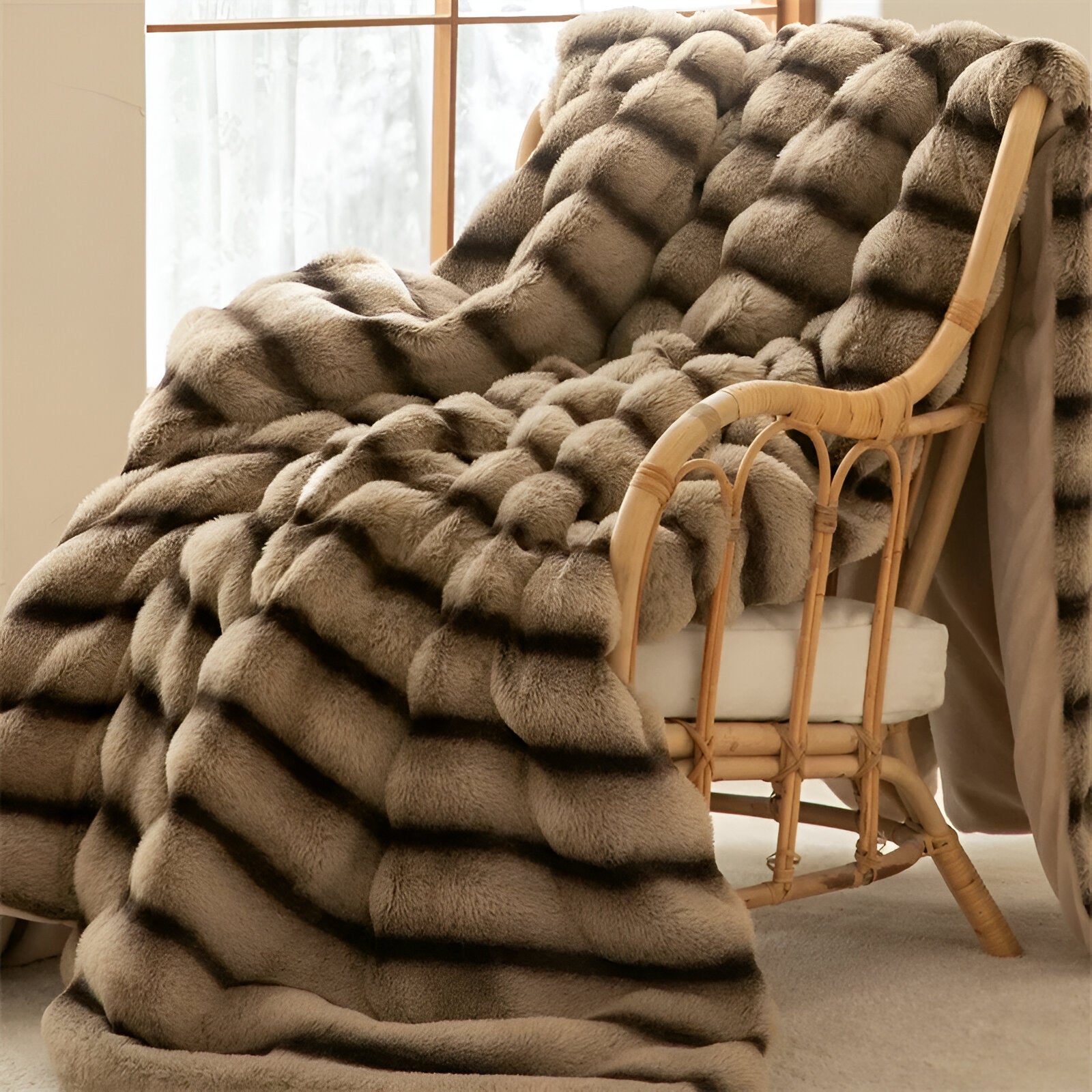 Aluxa Luxe Faux Fur Blanket